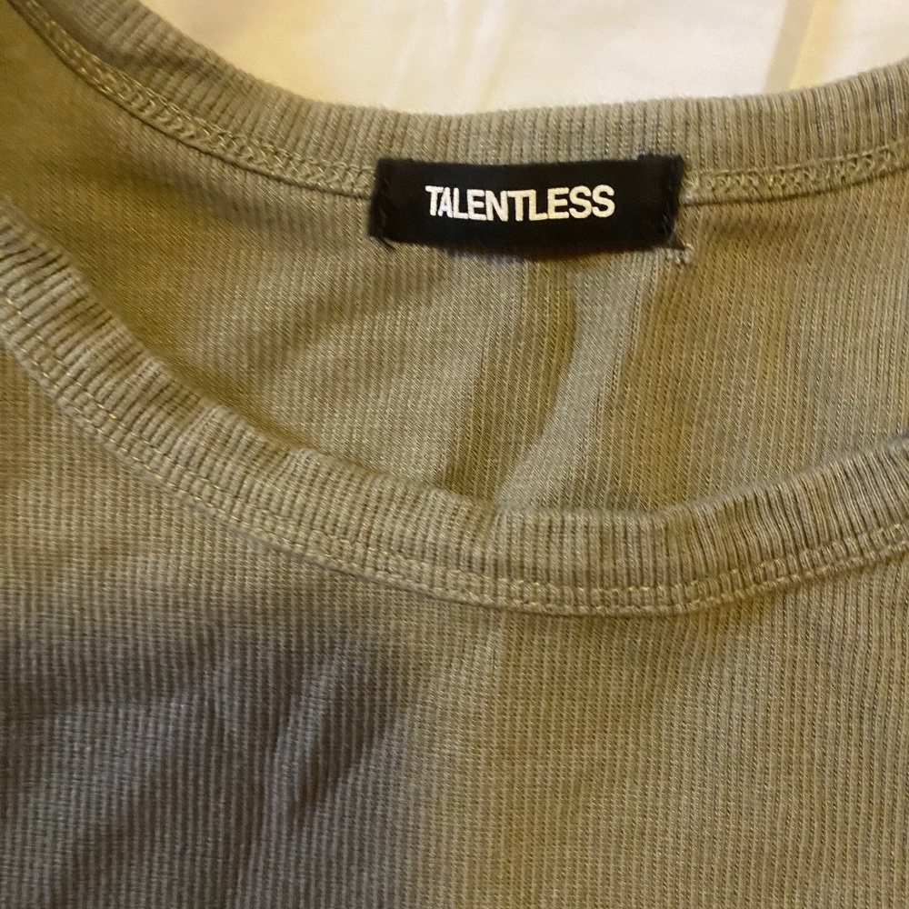 Talentless Tank - Picture 2 of 2